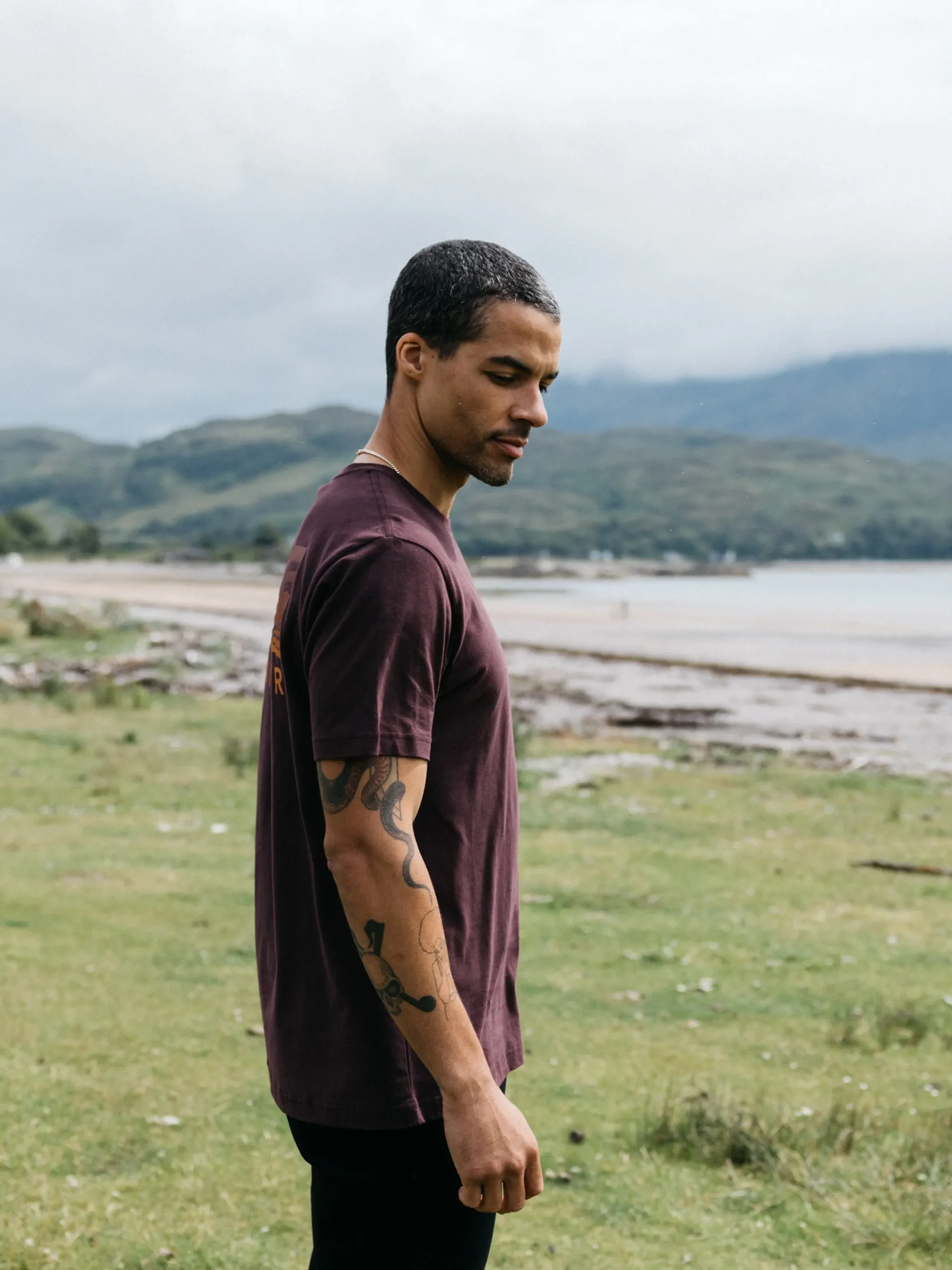 Online Finisterre Men's Cape T-Shirt BlackCherry