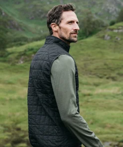 Store Finisterre Men's Firecrest Insulated Vest Black