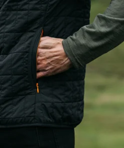 Store Finisterre Men's Firecrest Insulated Vest Black