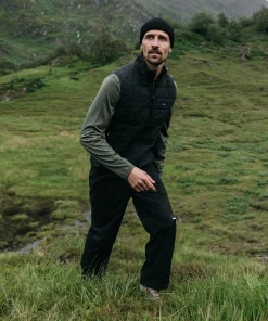 Store Finisterre Men's Firecrest Insulated Vest Black