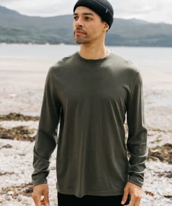 Hot Finisterre Men's Seeker Merino Long Sleeve T-Shirt Olive