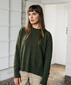 Store Finisterre Women's Cavan Ribbed Knit Sweater Olive