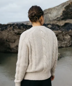 Hot Finisterre Women's Ennis Cable Knit Cardigan Oatmeal
