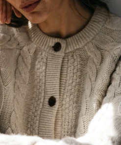 Hot Finisterre Women's Ennis Cable Knit Cardigan Oatmeal