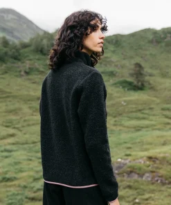 Cheap Finisterre Women's Hegen 1/4 Zip Wool Fleece RavenBlack