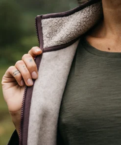 Fashion Finisterre Women's Hegen Wool Fleece Vest Oatmeal