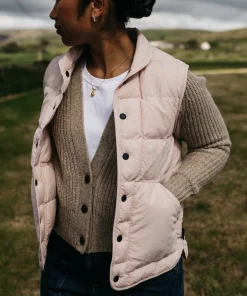 Store Finisterre Women's Lapwing Insulated Vest PinkSmoke