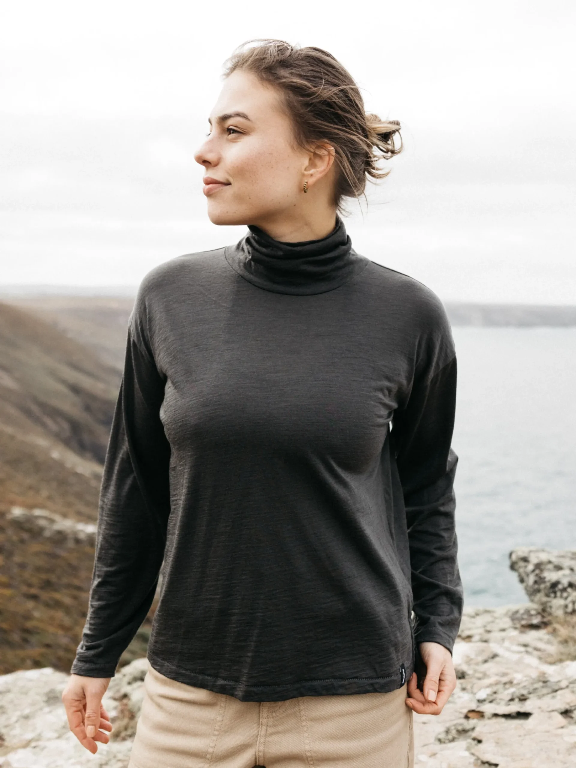 Sale Finisterre Women's Seeker Merino High Neck T-Shirt Raven