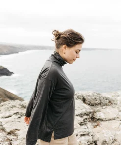 Sale Finisterre Women's Seeker Merino High Neck T-Shirt Raven