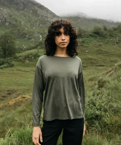 Flash Sale Finisterre Women's Seeker Merino Long Sleeve T-Shirt Olive